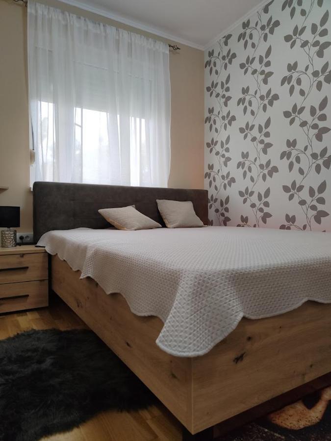 Apartman Espresso Sa Parkingom Sremska Mitrovica Luaran gambar